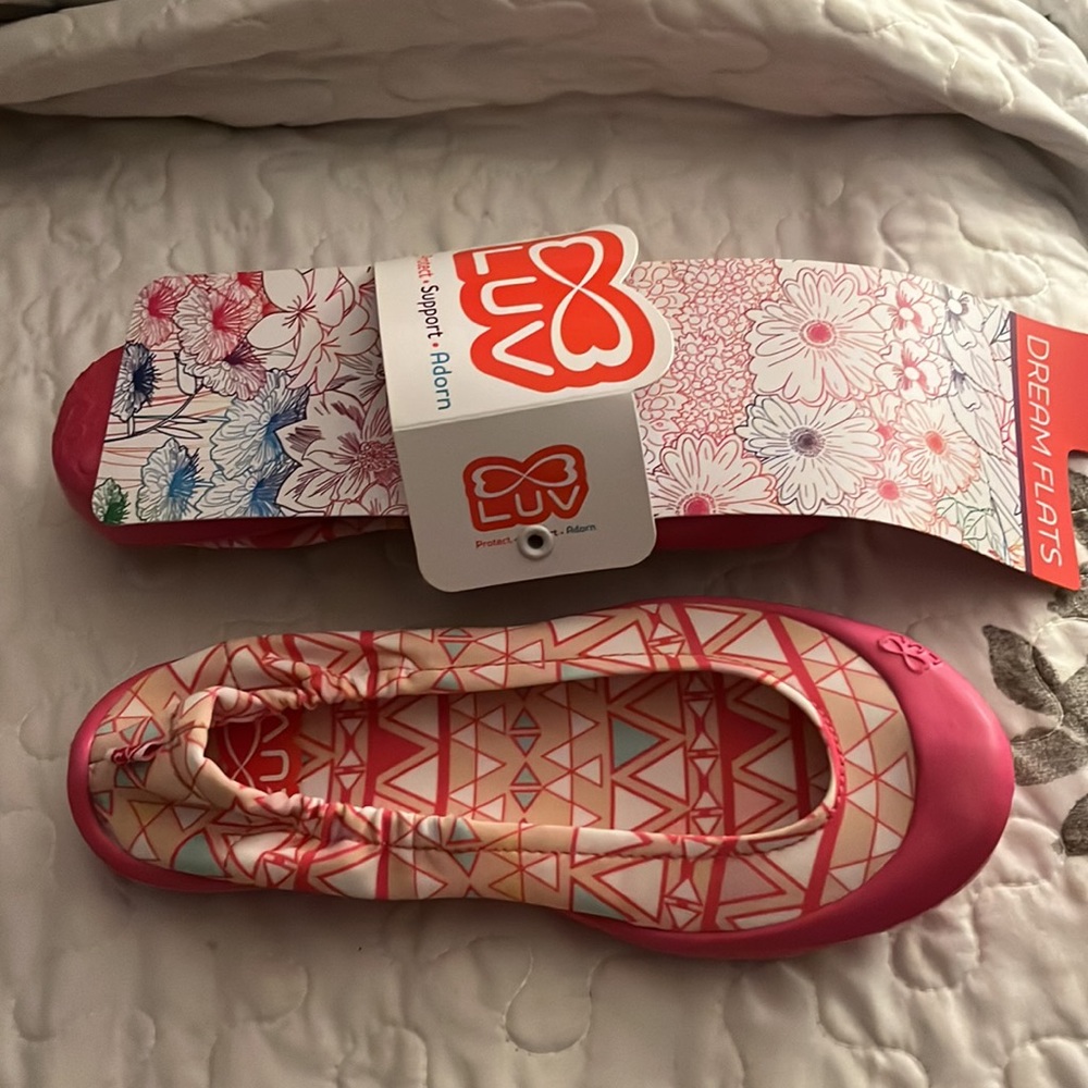 1/$10 of 2/$15 LUV DREAM FLATS Aztec Pink Euro size 31 (13-13.5)